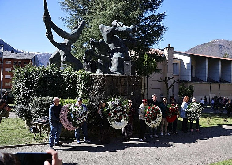 El Gobierno de Barbón, asediado por la petición de dimisiones por el caso Cerredo