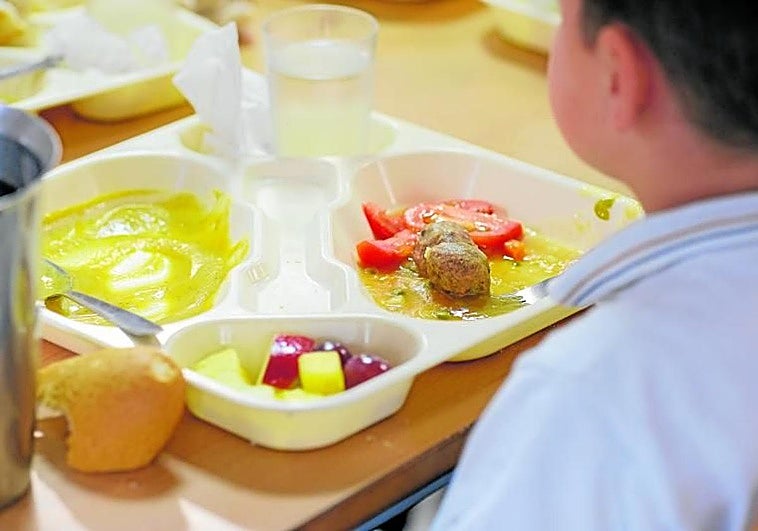 ¿Qué tienen que comer los niños en el colegio?: entra en vigor la norma que regula el menú en los comedores