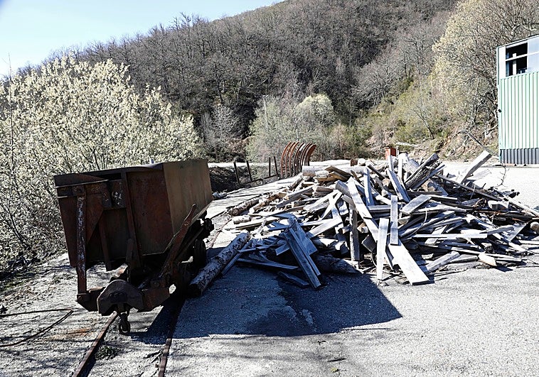 Queipo a Barbón: «La moción de censura llegará el año que viene: la firmarán los asturianos en las urnas»