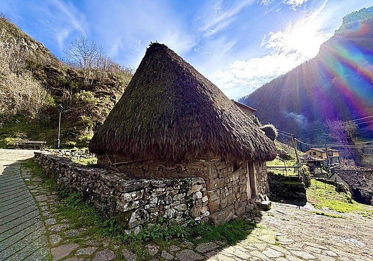 Somiedo, cocina tradicional, brañas, osos y montañas
