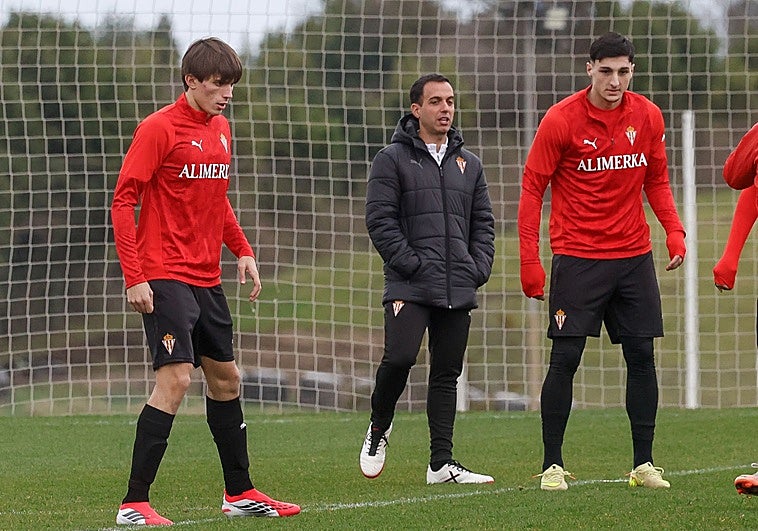Ferrari y Andrés Cuenca ven con buenos ojos seguir en el Sporting