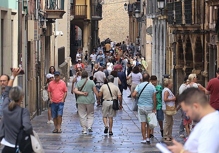 La oferta de vivienda turística en Avilés sigue al alza y suma ya 854 plazas frente a las 832 hoteleras