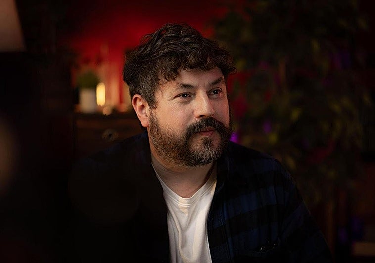 Didier Otaola, actor, director y cantante: «Esta obra es un juego teatral en el que no paran de pasar cosas trepidantes»