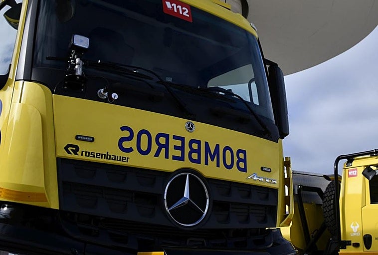 Una lámpara provoca un incendio en una casa en Mieres y deja una afectada por inhalación de humo