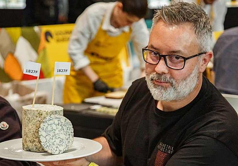 Aitor Luis Vega, maestro quesero: «Tenemos que luchar por los quesos asturianos porque son referencia»