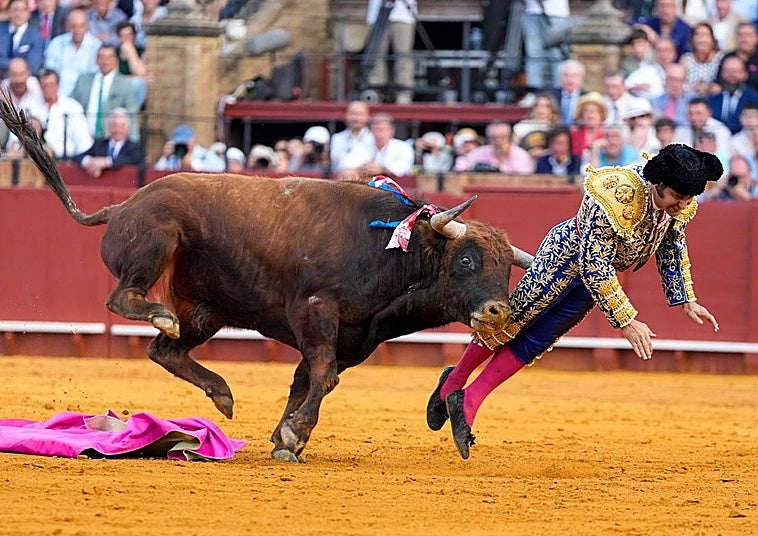 Morante sale de la UCI tras la gravísima cogida en Sevilla