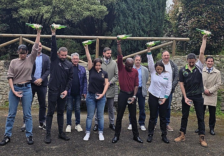 El sector sidrero de Asturias urge una escuela oficial para garantizar el futuro del escanciado