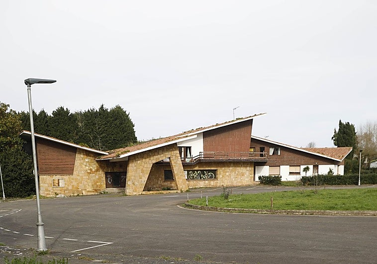 «Lo urgente es acabar con el abandono de Perlora y que sea un motor económico»