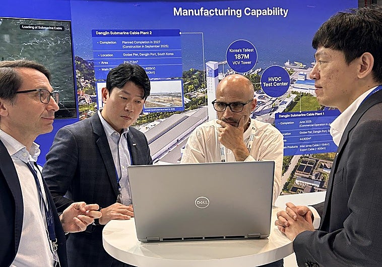 El Puerto de Avilés explora el mercado para captar empresas eólicas