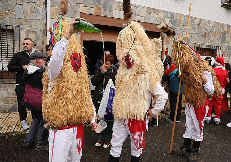 Los sidros y les comedies de Valdesoto, premio a la tradición de los Humanitarios de Moreda