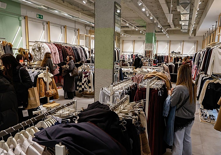 El nuevo convenio del comercio en Asturias pacta alzas salariales del 3,5% para 25.000 trabajadores