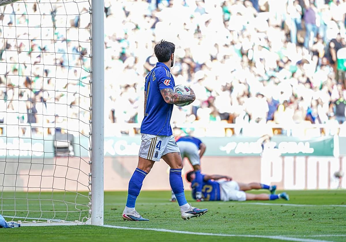 El Betis hurga en la herida de un flojo Oviedo