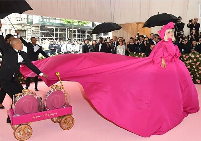Lady Gaga, de Moschino en 2019.
