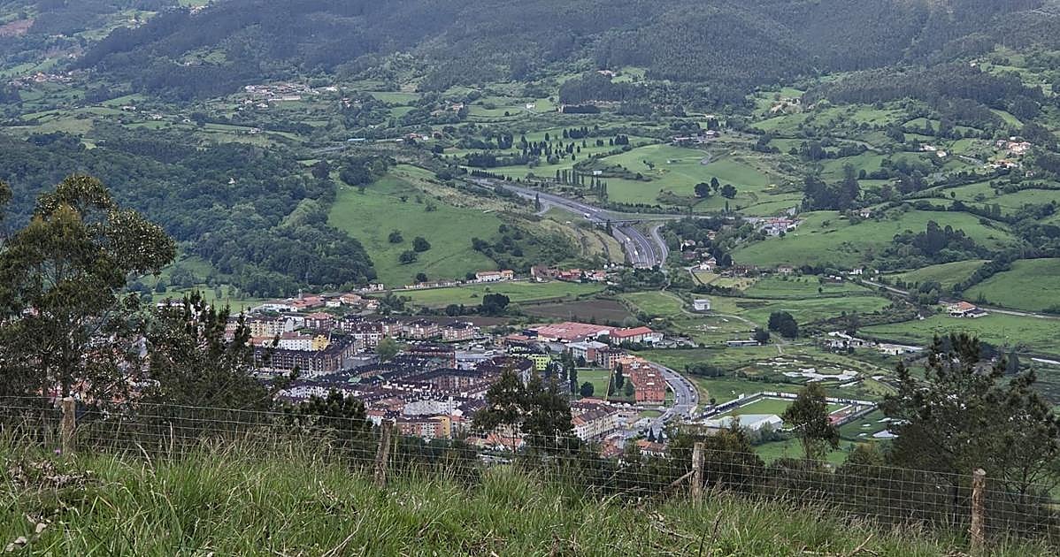 La segunda vida del monte Cubera, en Villaviciosa: de «polvorín» a eje turístico y forestal