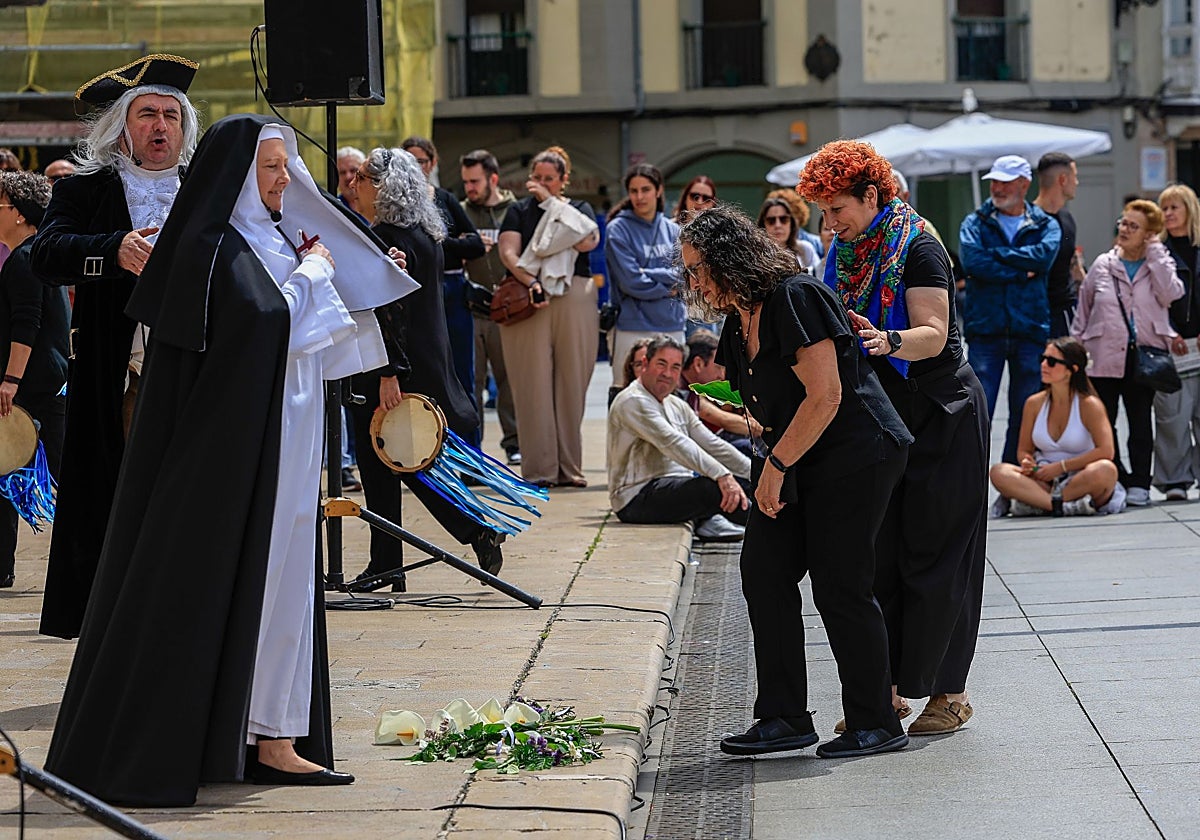 Avilés se sorprende con un 'flashmob' musical en defensa de la llingua asturiana