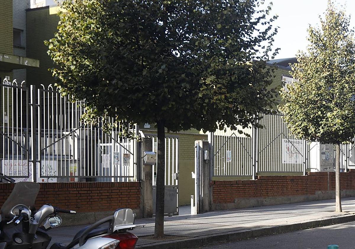 Susto en el colegio Pumarín de Gijón: sustraen la caja del dinero de uno de los armarios