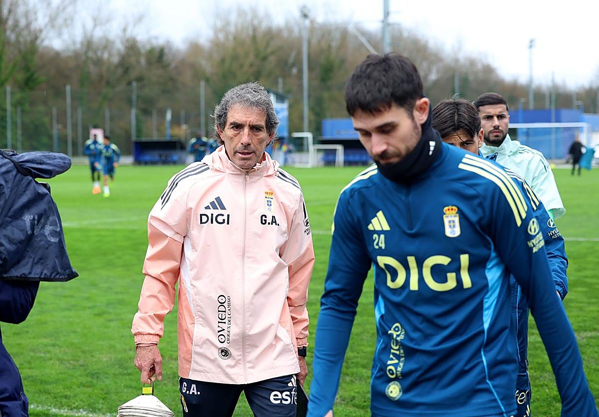 Almada, entrenador del Real Oviedo: «Los jugadores se han matado en la cancha para salvarse»