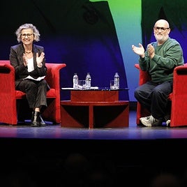 Paula Ponga y Javier Cámara aplauden al público avilesino.