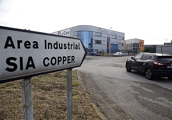 Uno de los accesos al área industrial Sia Copper, en Lugones.