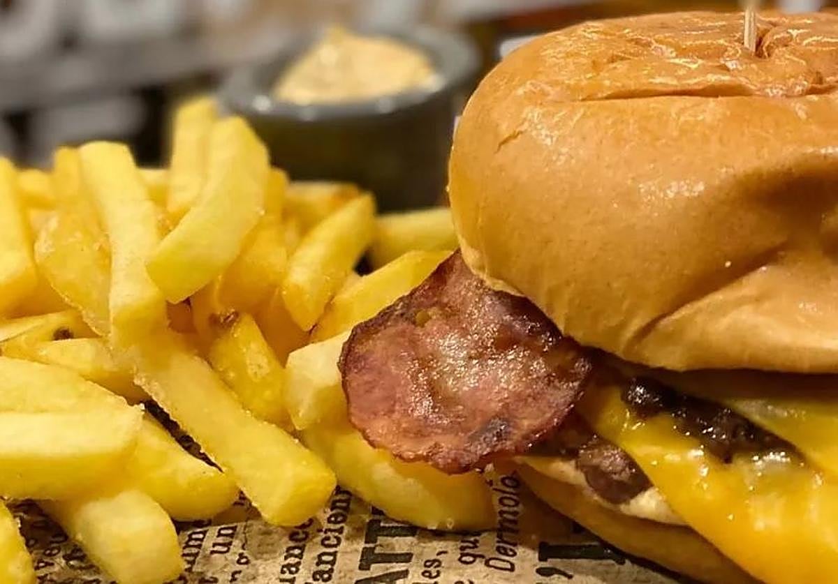 Menú Smash Burger en Gijón, experiencia premium en J.R. Burguer por 21€