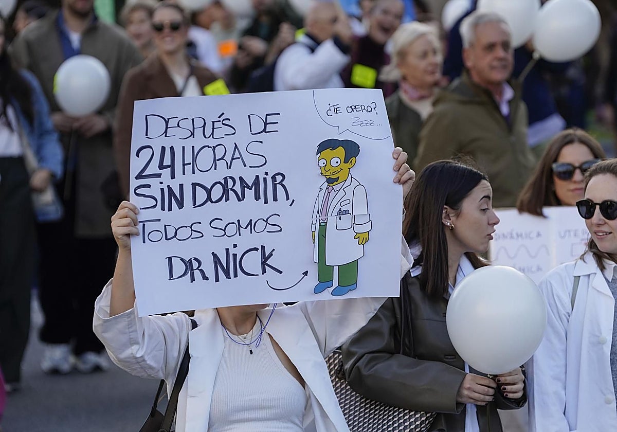 Malestar de los médicos jóvenes con el Sespa por unos contratos de «sólo meses o incluso semanas»
