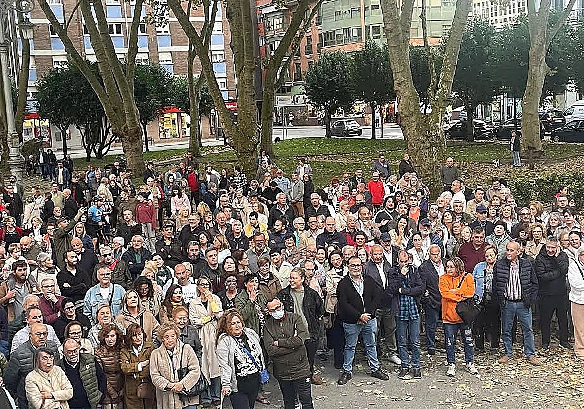La Felguera sigue oliendo a «podrido» y los vecinos pedirán en la calle una solución