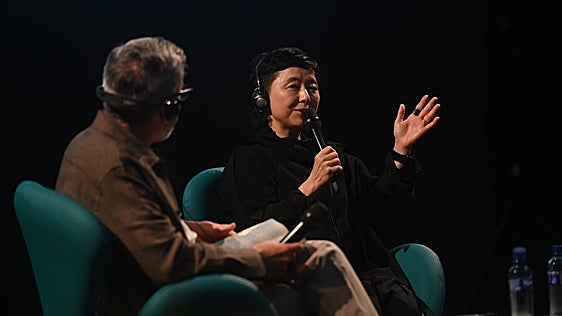Sakiko Nomura clausura su exposición junto al público