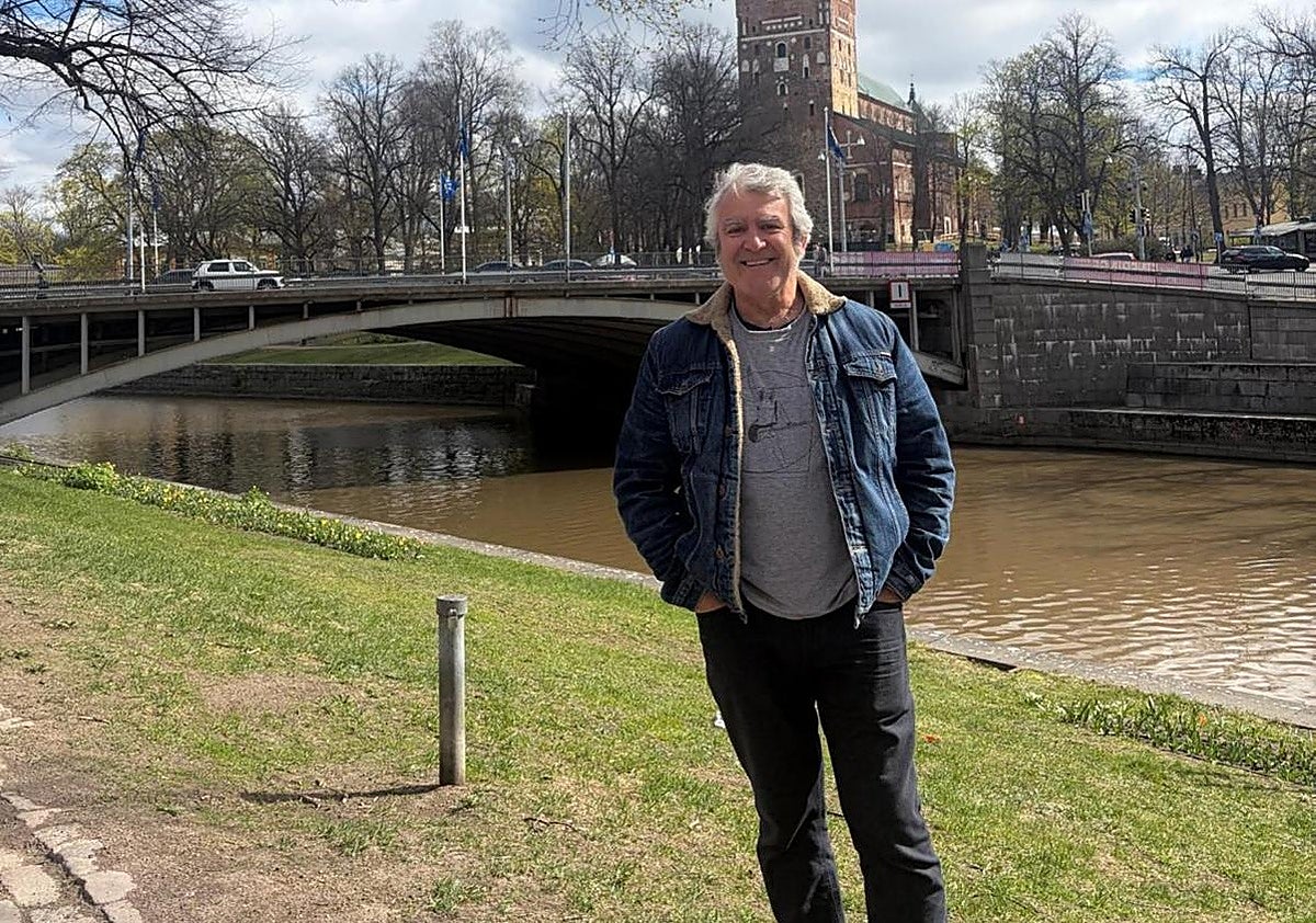 «Los españoles caemos bien, nos invitan en el pub»