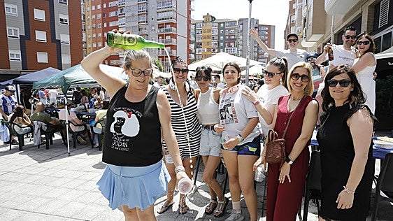 Los vecinos de Villalegre saborean las fiestas de El Puchero