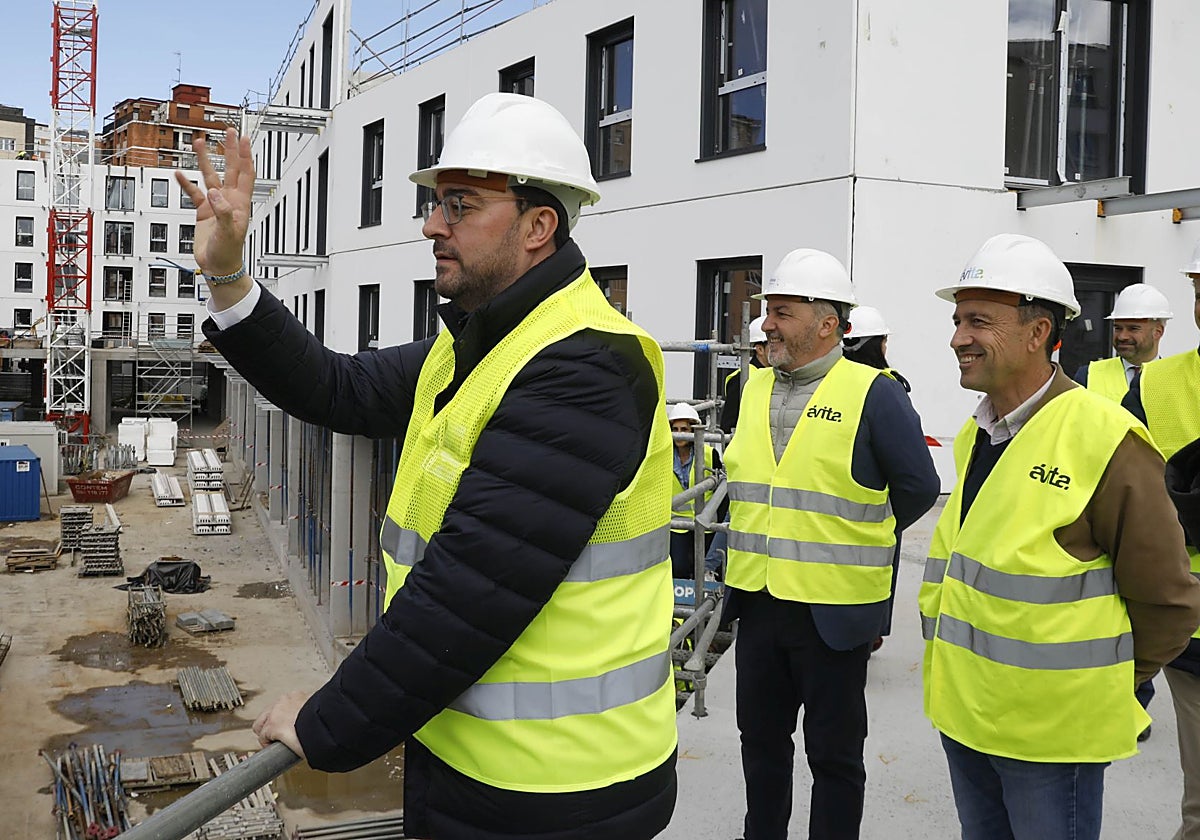 La crisis con IU harta a Barbón: crónica de un enfado con basura, Cerredo y un contador electoral de por medio
