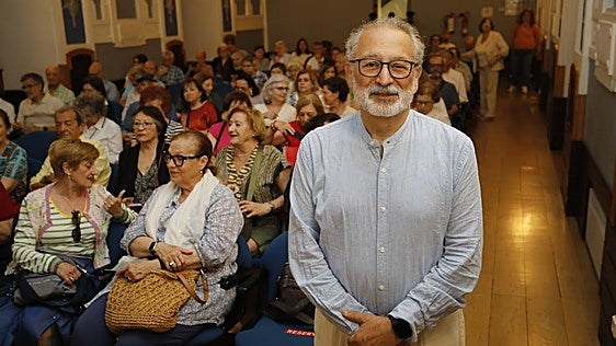 Daniel López Acuña, exdirectivo de la OMS: «Con el nuevo brote de ébola no estamos ante un peligro como el del covid»