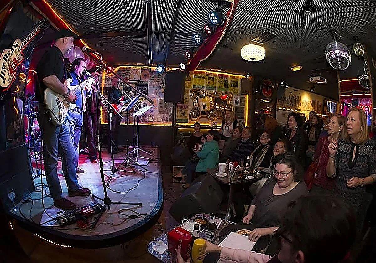 La música en directo vuelve a los bares de Gijón
