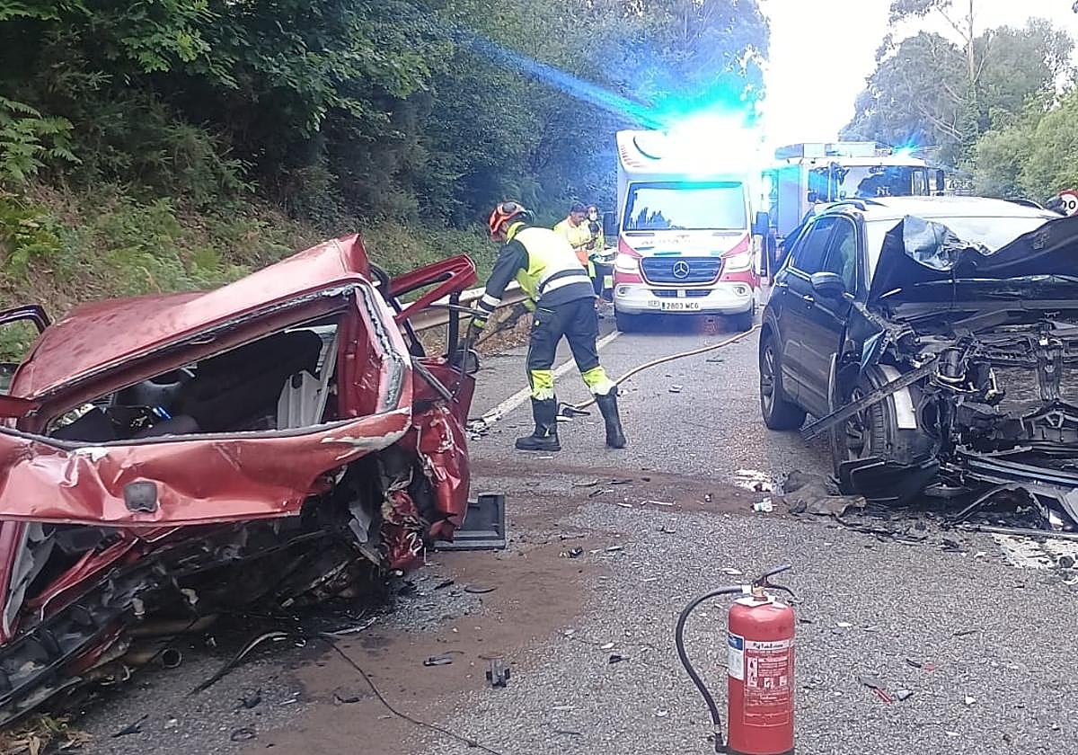 Grave accidente en la variante de Avilés: muere un conductor y dos personas resultan heridas