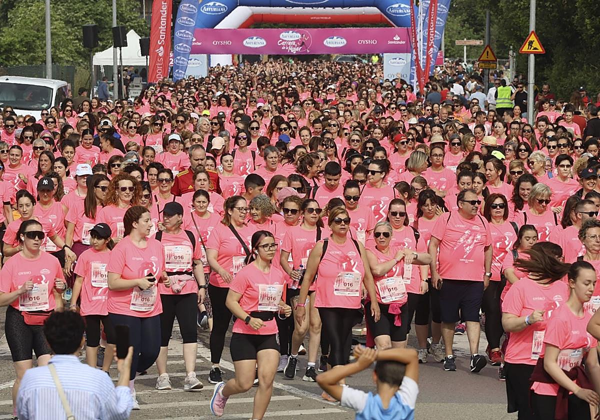 Gijón ya espera a su 'marea rosa': más de 5.000 almas inunda