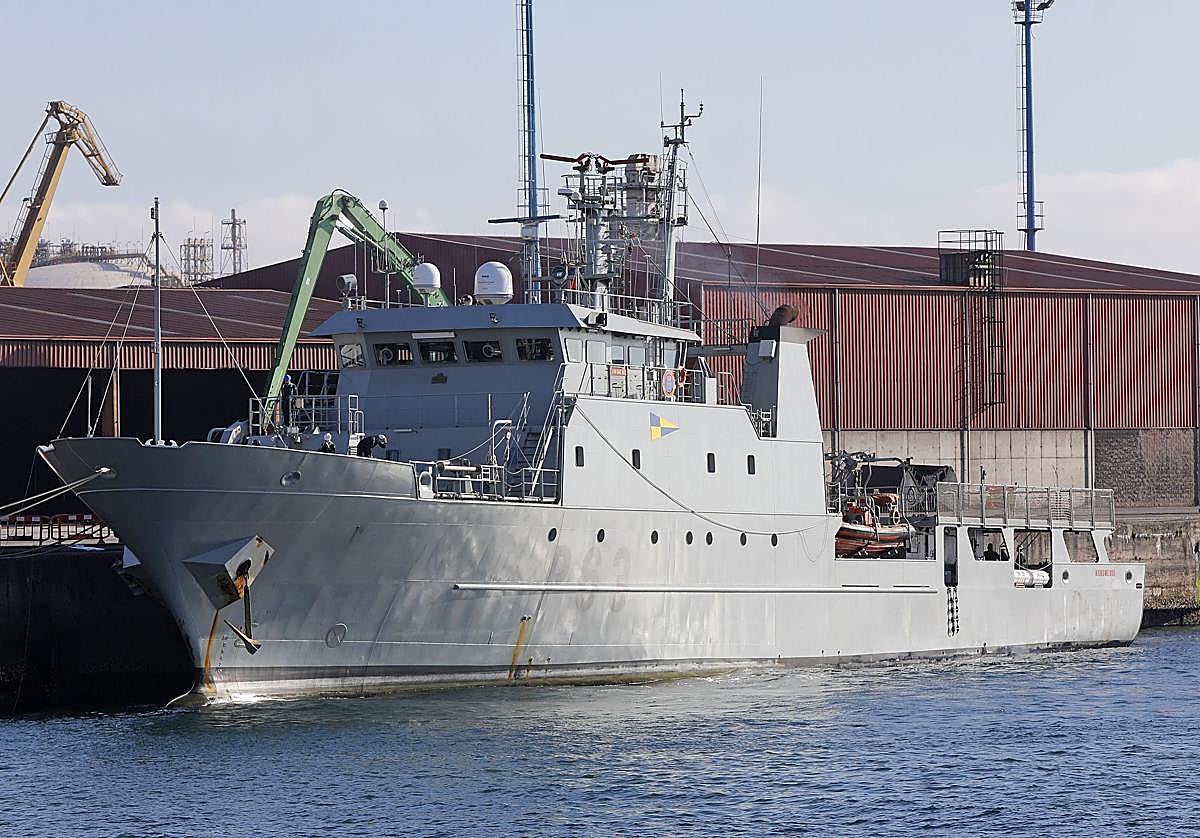 'Arnomendi', el patrullero de la Armada, atraca en Gijón par