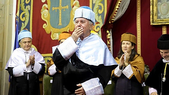 Víctor Manuel, doctor Honoris Causa de la Universidad de Oviedo: «No hay nada más democrático que la música»