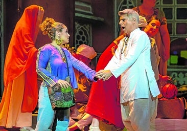 Un instante de la representación de la zarzuela 'Maharajá', en el Teatro Campoamor.