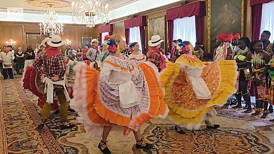 Avilés celebra el folclore del mundo