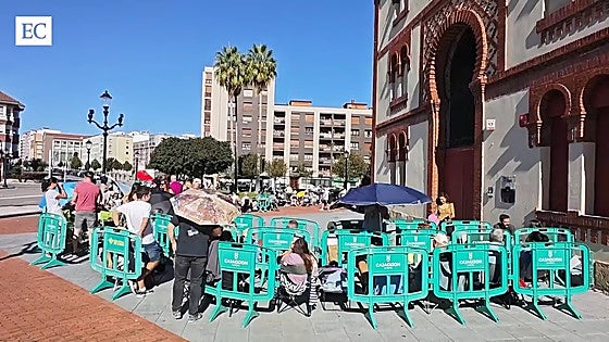Largas colas en Gijón para conseguir entradas de Arde Bogotá
