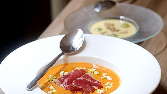 Guía de las sopas de verano: diferencias, origen y claves de gazpacho, salmorejo y ajoblanco