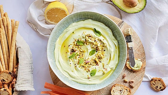 Receta: dip de feta con aguacate