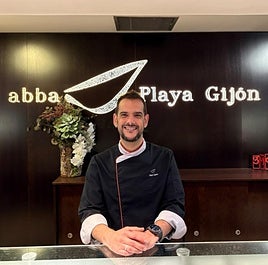 Raúl Castro, posando en el Hotel Abba Playa Gijón
