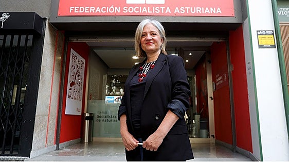 Almudena Cueto, candidata a las primarias del PSOE de Oviedo: «No quiero vender humo, sino aplicar soluciones técnicas a problemas reales»