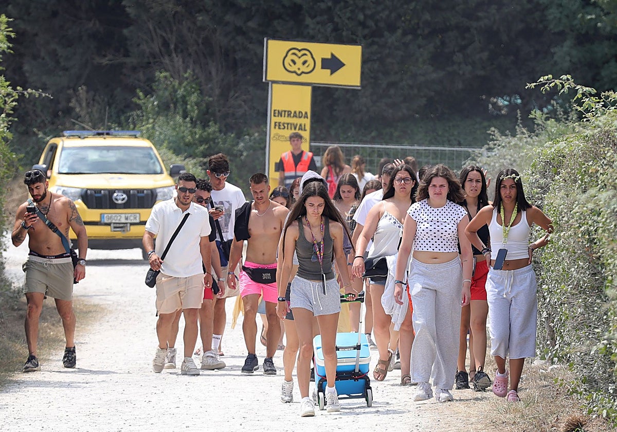 Abanicos y baterías portátiles para sobrevivir al Boombastic, en Llanera