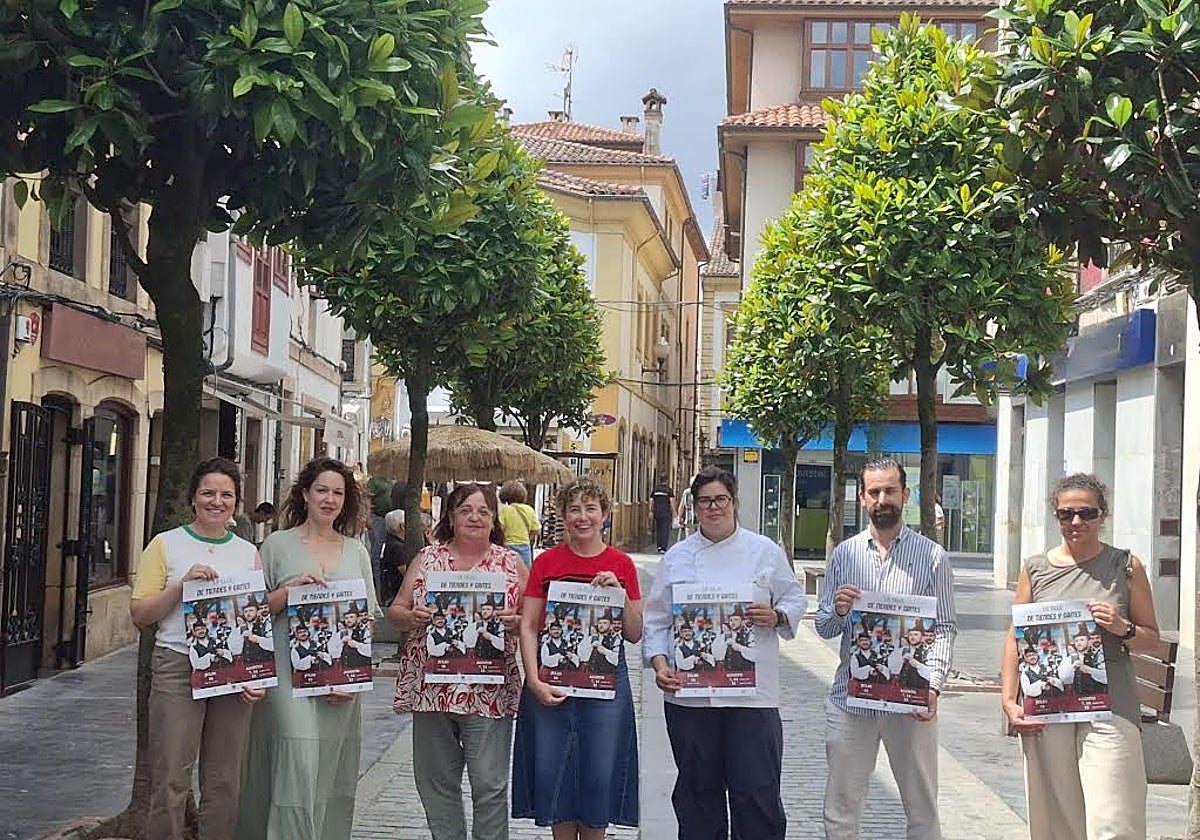 Villaviciosa reedita la experiencia de comprar y pasear entre gaitas