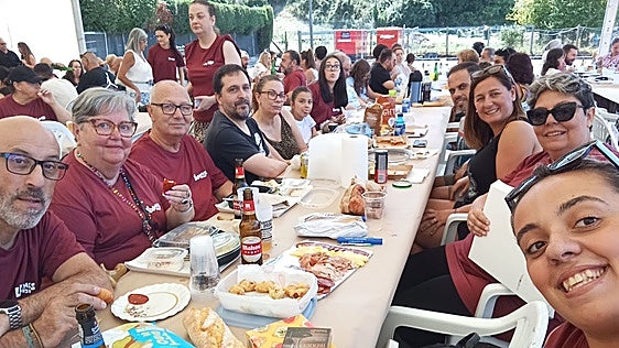 La comida popular de Llaranes, en Avilés, nunca falla por San Lorenzo