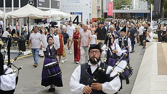 Aller dedica su día en la Feria a «los guardianes de nuestra identidad»