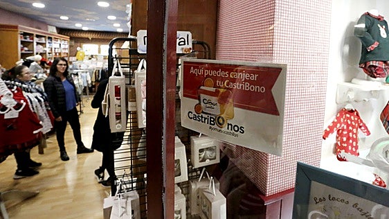 El comercio local se 'castrilloniza': la iniciativa municipal para acercar los negocios de Castrillón