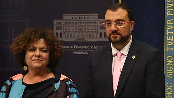 Adrián Barbón: «Marta del Arco ha sido muy generosa al renunciar»