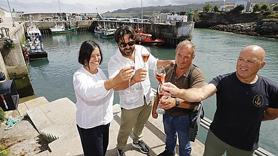 Llanes celebra por todo lo alto el Pueblo Ejemplar: «Esto es un reconocimiento para todas las cofradías de pescadores de Asturias»